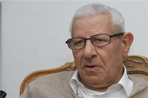 قبل 15 عام ا رؤية مكرم محمد أحمد لهزيمة الإرهاب دار الهلال