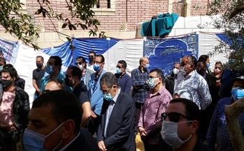 ضياء رشوان يصل جنازة الكاتب الصحفي مكرم محمد أحمد (صور)