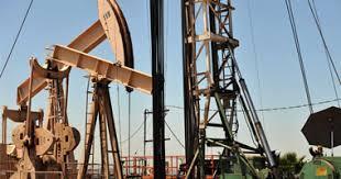 خسائر في  أسعار النفط  وزيادة  في مخزونات الخام الأمريكية 
