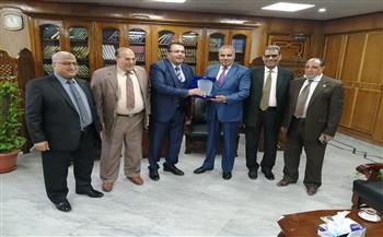 صالون يونس الثقافي يكرم رئيس جامعة الأزهر   
