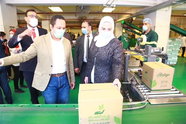 وزيرة التضامن تشارك في احتفالية بنك الطعام المصري بإتمام التوزيعات الأولى من كراتين رمضان دار الهلال