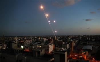الصواريخ الفلسطينية تُنير سماء تل أبيب (فيديو)