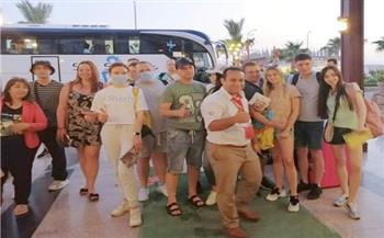 بالورود.. فنادق الغردقة تستقبل أول فوج سياحي روسي بعد توقف 6 سنوات