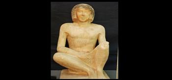 تمثال رئيس الأطباء في القصر الملكي «قطعة الشهر» في المتحف المصري