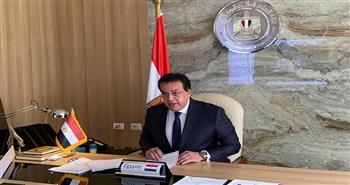 وزير التعليم العالي يتلقى تقريرًا بشأن مباحثات عام التبادل الإنساني المصري الروسي