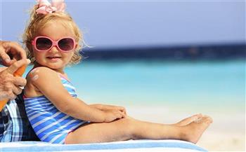 نصائح لحماية بشرة طفلك في المصيف