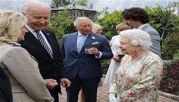 صحيفة بريطانية: الرئيس الأمريكي يخالف البروتوكول الملكي عند لقاء الملكة إليزابيث في قمة السبع