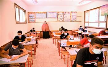 طلاب الشهادة الإعدادية بالغربية يؤدون امتحان مادة الهندسة والمحافظ يتابع