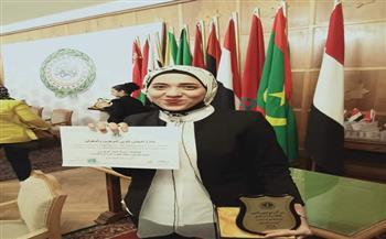 رحمة» ابنة دمياط تحصد المركز الأول على الوطن العربي في الرسم (خاص 