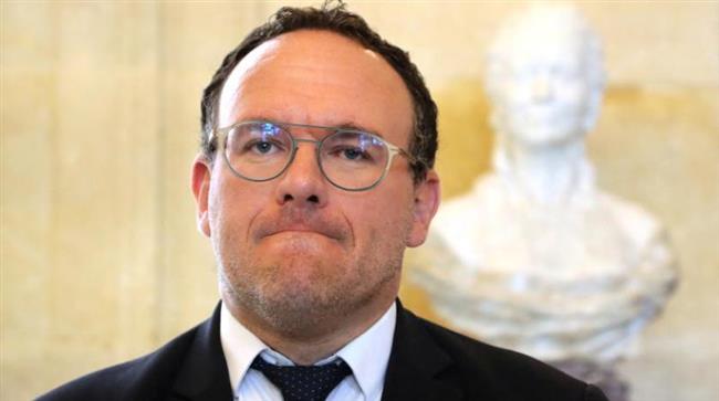 وزير التضامن الفرنسي ينفي اتهامه بالاغتصاب