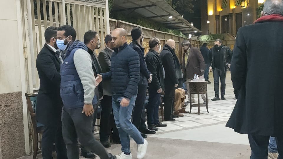 بوابة دار الهلال/غياب نجوم الفن عن عزاء شقيق عفاف راضي (صور)