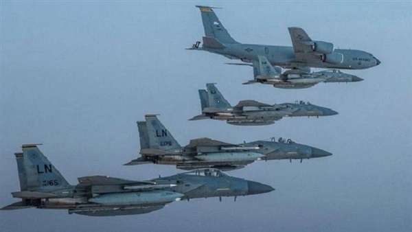 طائرات حربية سعودية وأمريكية تحلق في تشكيل مشترك على منطقة الخليج العربي دار الهلال