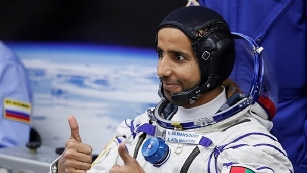 عودة هزاع المنصوري أول رائد فضاء إماراتي إلى الأرض دار الهلال