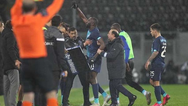 ÙÙŠ ÙˆØ§Ù‚Ø¹Ø© Ù…Ø«ÙŠØ±Ø© Ù…Ù‡Ø§Ø¬Ù… Ø¨ÙˆØ±ØªÙˆ ÙŠØ³ØªØ¨Ø¯Ù„ Ù†ÙØ³Ù‡ Ø¨Ø³Ø¨Ø¨ Ø§Ù„Ù‡ØªØ§ÙØ§Øª Ø§Ù„Ø¹Ù†ØµØ±ÙŠØ© Ø¯Ø§Ø± Ø§Ù„Ù‡Ù„Ø§Ù„